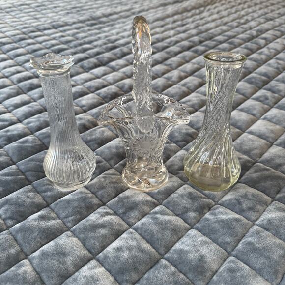 Vintage Clear Bud Vases size 6" Glass basket and Two bud vases - Picture 4 of 5